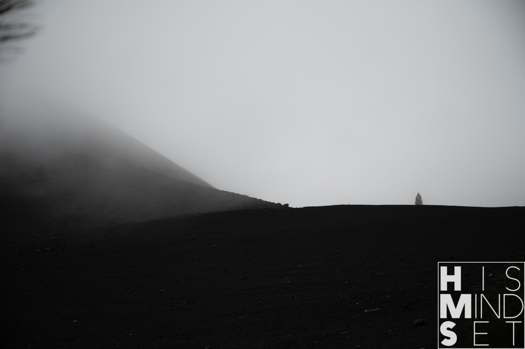 In den Wolken | Sichere dir dein Lieblingsbild von HISMINDSET als Print für dein Zuhause oder das Büro! - Realisiert mit Pictrs.com