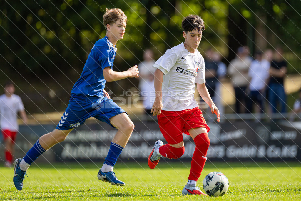 20250920_Picselweb-Fotografie_1R3_0965 | JFV D/A &amp; Stade - VfB Oldenburg0:1 VfB no70:2 VfB no70:3 VfB JFV Eigentor0:4 VfB no70:5 VfB no71:5 JFV no3 Jaric Jimenez-Voss2:5 JFV no9 Janko Sylvester3:5 JFV no16 Damian Elias Mihro Burekovic - Realisiert mit Pictrs.com