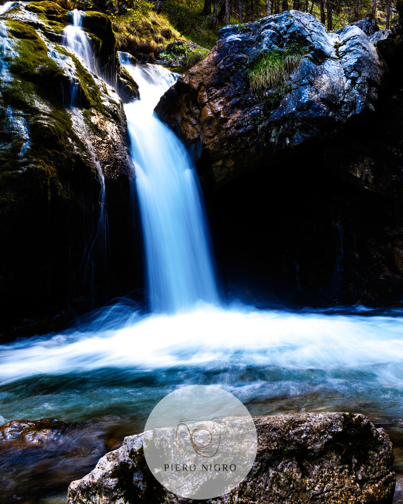 Mystischer Wasserfall | Galleria Dei Momenti - Wallart | Fotokunst | Fine Art Fotografie für Daheim und Hotels, Praxen in Düsseldorf - Realisiert mit Pictrs.com