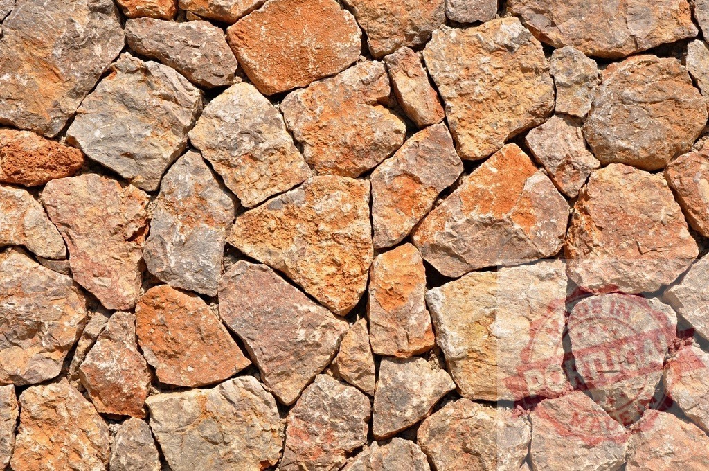 Background of natural stone forming a decorative retaining wall | Stone wall texture forming a decorative retaining wall in a garden - Realisiert mit Pictrs.com