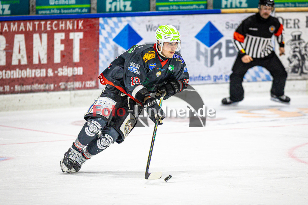 Peißenberg MINERS gegen ESC Kempten SHARKS | Eishockey Bayernliga 2025/26 Vorrunde 12. Spieltag, Peißenberg MINERS gegen ESC Kempten SHARKS, 20251121,Valentin HÖRNDL (MINERS 18) in Aktion,2025-11-21 in Peißenberg (flatbuy Arena Peißenberg), Valentin HÖRNDL (MINERS 18)Copyright: WolfgangxLindner www.foto-lindner.de
