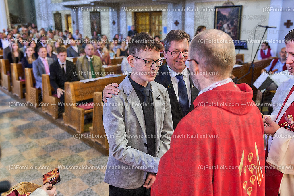 ALP0750_PfarrFirmung Wieselburg_Firmvorgang | (C)FotoLois.com, Alois Spandl, Firmung in der Pfarrkirche Wieselburg mit Generalvikar Dr. Christoph Weiss, Dechant Pfarrer Daniel Kostrzycki und Monignore Franz Dammerer, Sa 15. Juni 2024.