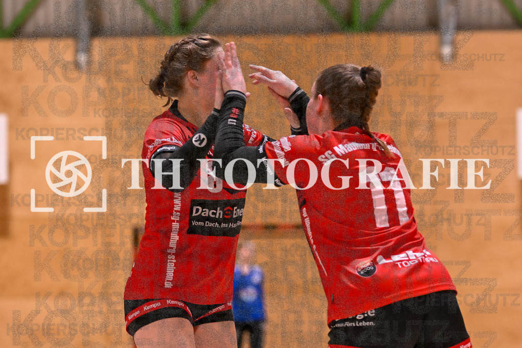 GER, SG Maulburg/Steinen - SG Muggensturm/Kuppenheim, Handball, Suedbadenliga, 17. Spieltag, Saison 2023/2024, 09.03.2024 | Celina Schick (SG Maulburg/Steinen, #08), Laura Traeber (SG Maulburg/Steinen, #11)

GER, SG Maulburg/Steinen - SG Muggensturm/Kuppenheim, Handball, Suedbadenliga, 17. Spieltag, Saison 2023/2024, 09.03.2024

Foto: TH Fotografie/Thomas Hess