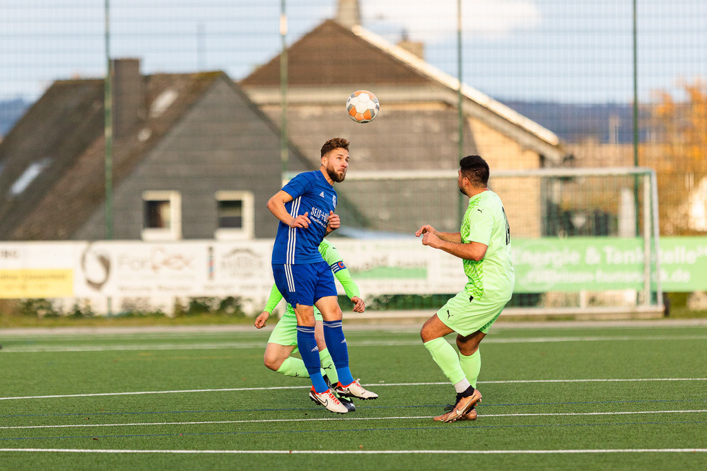 SG Morshausen - FC Karbach II | Sportfotografie Hermann-Josef Stoffel - Realisiert mit Pictrs.com