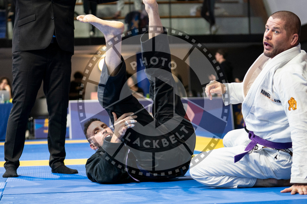 20240125PBB00540 | Fighters compete during the sixth day of the Brazilian Jiu-jitsu European Championship of the IBJJF in Paris, France, on January 25, 2024.