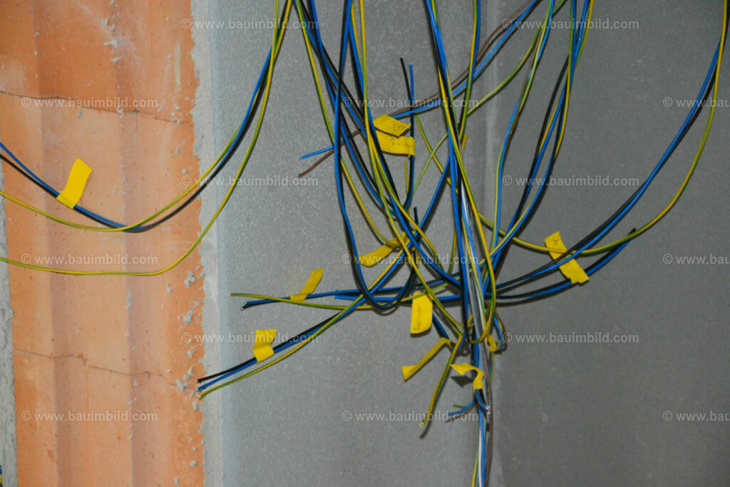 bib-lg17-elektroinstallation-0194 | Nach LV-Leistungsgruppen sortierte Detailfotos über den Bau eines Hauses. Alle Hausbau-Bilder direkt vom Urheber und Autor der Website Haus-Selber-Bauen.com