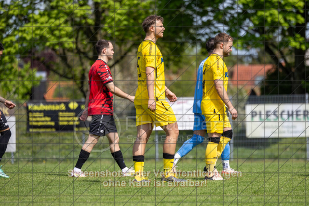 20250427_145849_0002 | #,TSV Bad Boll (rot) vs. SV Waldhausen (gelb), Fussball, Landesliga 2 - wfv, 24. Spieltag, Saison 2024/2025, Rasenplatz, Erlengarten 37, 73087 Bad Boll, 27.04.2025 - 15:00 Uhr,Foto: PhotoPeet-Sportfotografie/Peter Harich