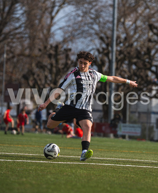 juv_lut_fmachado-0132 | Images from the Juniors B match between Juventus Academy and FC Lutry, played on 18 March 2026 in Lutry, Switzerland, featuring players, coaching staff and match action throughout the game.