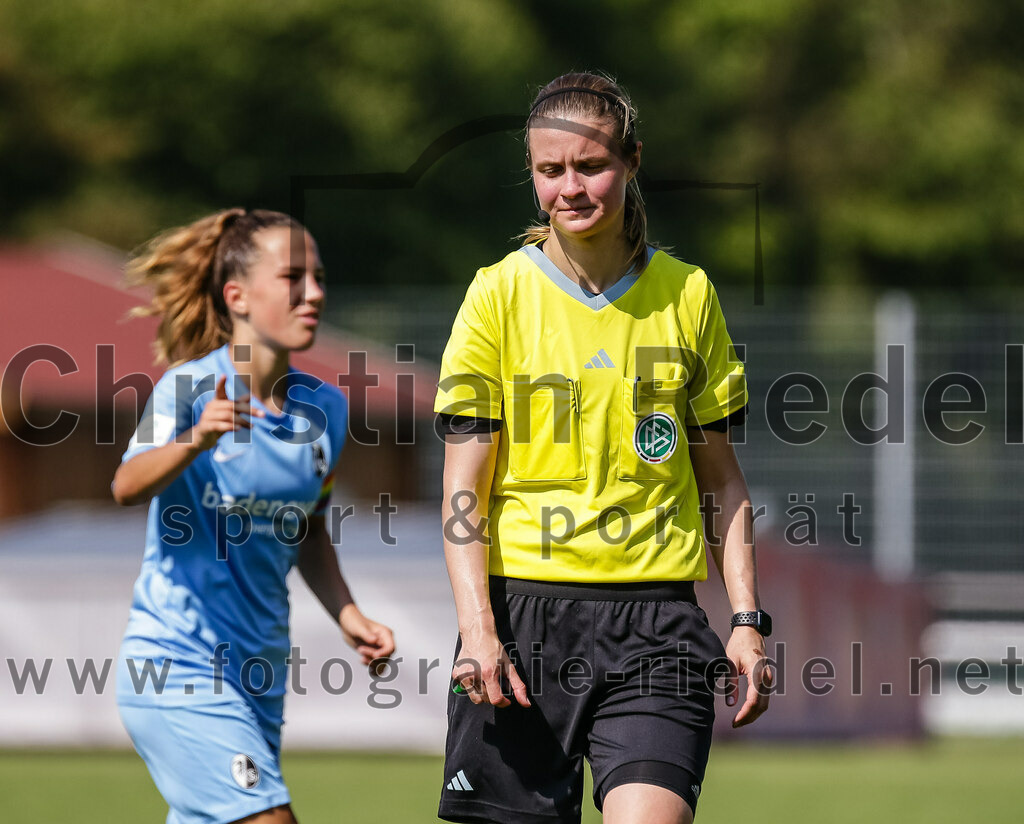2023-09-09_080_FC_Bayern_Muenchen_gegen_SC_Freiburg | Aschheim, Deutschland, 09.09.2023:
Fußball, B-Juniorinnen-Bundesliga Süd 2023 / 2024, 1. Spieltag, FC Bayern München gegen SC Freiburg, Endergebnis: 4:0

Foto: Christian Riedel / fotografie-riedel.net