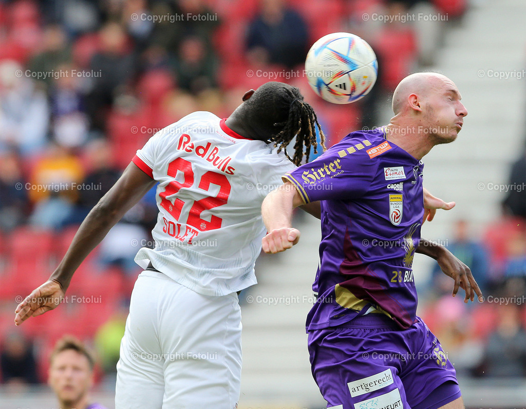 ALUI_02042023_10 | SPORT,FUSSBALL,ADMIRAL BUNDESLIGA AUSTRIA KLAGENFURT-RED BULL SALZBURG 02.04.2023 IM BILD:NICOLAS WIMMER  (KLAGENFURT) UND  MIKAEL OUMAR SOLET   (RED BULL SALZBURG) FOTO:FOTOLUI/MW