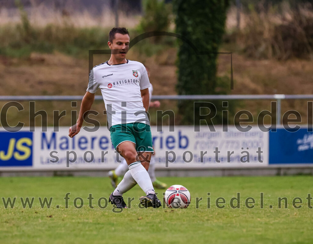 2023-07-28_120_FC_Schwaig_gegen_TSV_1860_Rosenheim | Oberding, Deutschland, 28.07.2023:
Fußball, Landesliga Südost 2023 / 2024, 3. Spieltag, FC Schwaig gegen TSV 1860 Rosenheim, Endergebnis: 1:1

Vincent Sommer (FC Schwaig, #10)

Foto: Christian Riedel / fotografie-riedel.net