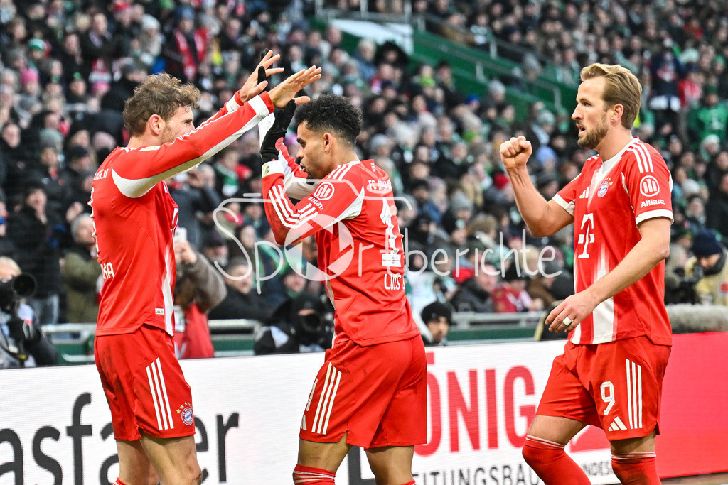 SV Werder Bremen - FC Bayern München | BREMEN, GERMANY - 14. FEBRUARY: Jubel der Bayern nach dem Treffer zum 0-3 durch Harry Leon GORETZKA (FC Bayern Munich 8)  Tor / Torschuetze / Freude / Happy während dem Bundesligamatch zwischen dem SV Werder Bremen und dem FC Bayern München am 22. Spieltag im Weserstadion / DFL REGULATIONS PROHIBIT ANY USE OF PHOTOGRAPHS AS IMAGE SEQUENCES AND/OR QUASI-VIDEO