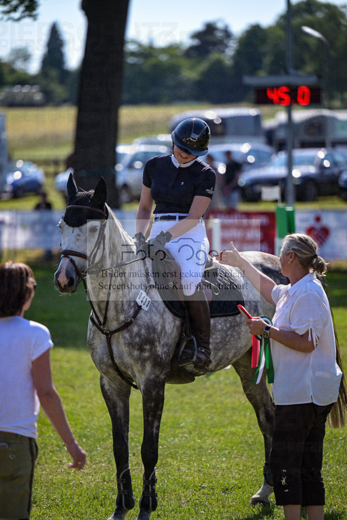 Reitturnier Voxtrup | Entdecke hochwertige Reitturnierfotos von Foto Oger. Professionell, emotional und authentisch – jetzt Lieblingsmomente im Shop bestellen.Deutschlandweite Turnierfotografie. - Realisiert mit Pictrs.com