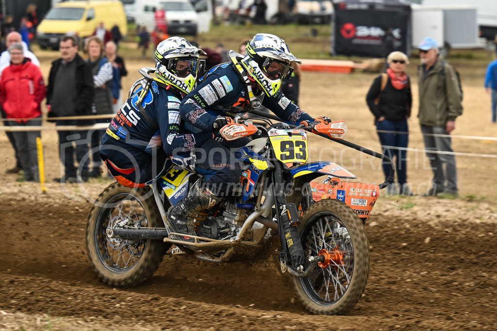 Motocross Schlatt bei Winterthur - 30. April 2023 | #93 Heinzer Marco / Betschart Ruedi aus Illgau (CH) in der Kategorie Seitenwagen am Motocross Schlatt bei Winterthur, 30. April 2023. 
Instagram: @mx_schlatt | @mc_wila | @sam_schweiz
Bild: Sportfotografie Markus Aeschimann | www.markus-aeschimann.ch - Realisiert mit Pictrs.com