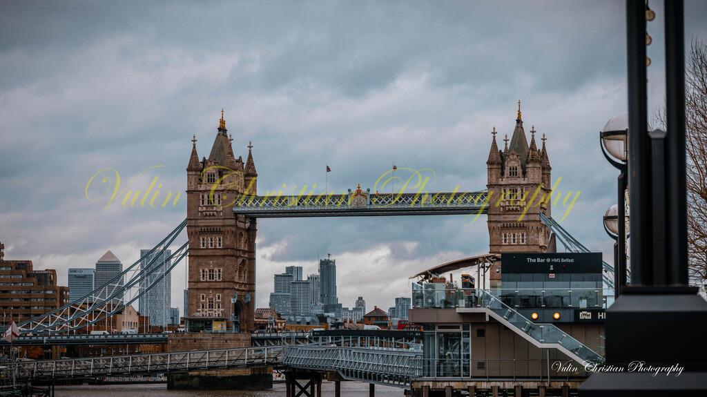 Tower Bridge 1 | Christian Vulin  - Realisiert mit Pictrs.com