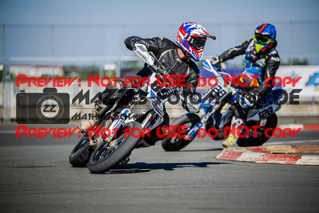 MaZZes_FotoMatrix_220903_0427 | UE40