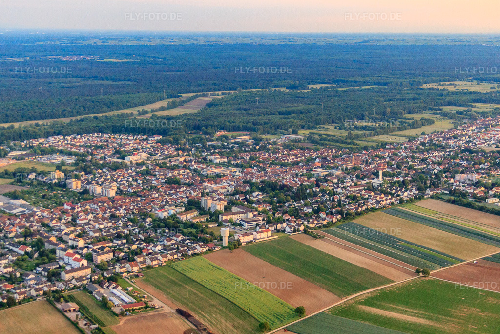 Luftbild: Stadtansicht aus Nordosten in Kandel im Bundesland Rheinland-Pfalz in Deutschland. Foto: IMG_66491.jpg vom 30.05.2014 durch Werner Riehm/FLY-FOTO.de