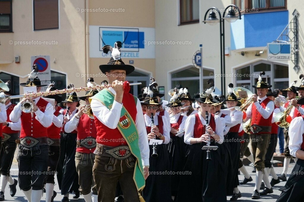 03a-REUTTE-Bundesmusikfest-2023-Juni16-Reutte-DSC06348 | Info aus dem Bezirk Reutte/Ausserfern Tirol sowie eine umfangreiche Bilddatenbank über die gesamte Region: Lechtal, Talkessel Reutte, Tannheimertal, Zwischentoren. Lech, Plansee, Zugspitze, Grenztunnel, B179, Fernpassstraße, Verkehr, Lawinen, Tradition, - Realisiert mit Pictrs.com