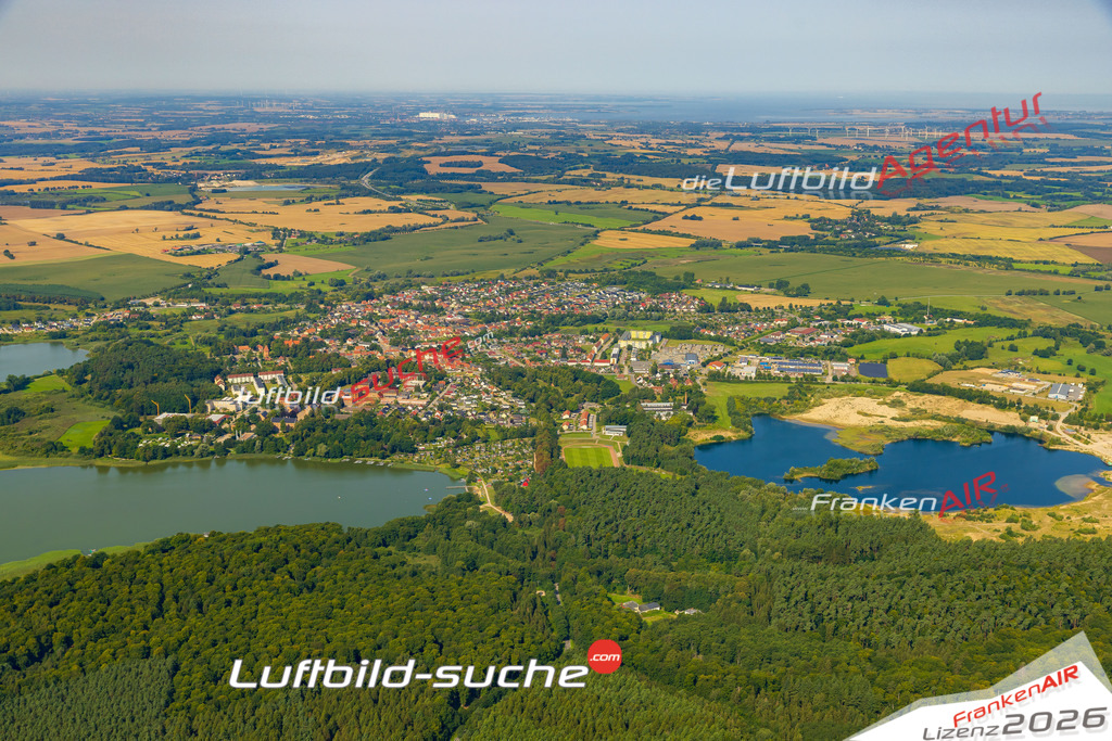 Neue Luftbildaufnahme der Stadt Neukloster - Das Luftbild wurde 2025 vom UL-Flugzeug heraus erstellt ( keine Drohnenaufnahme ) - Hochauflösende Luftaufnahme - für Wandbilder und großformatige Ausdrucke geeignet. Das besondere Geschenk!Hier alle&nbsp;Infos zur Lizenzierung der LuftaufnahmeWir fliegen auch dieses Jahr wieder in Ihre Region um Luftbilder zu erstellen.- Luftbild anfragen
