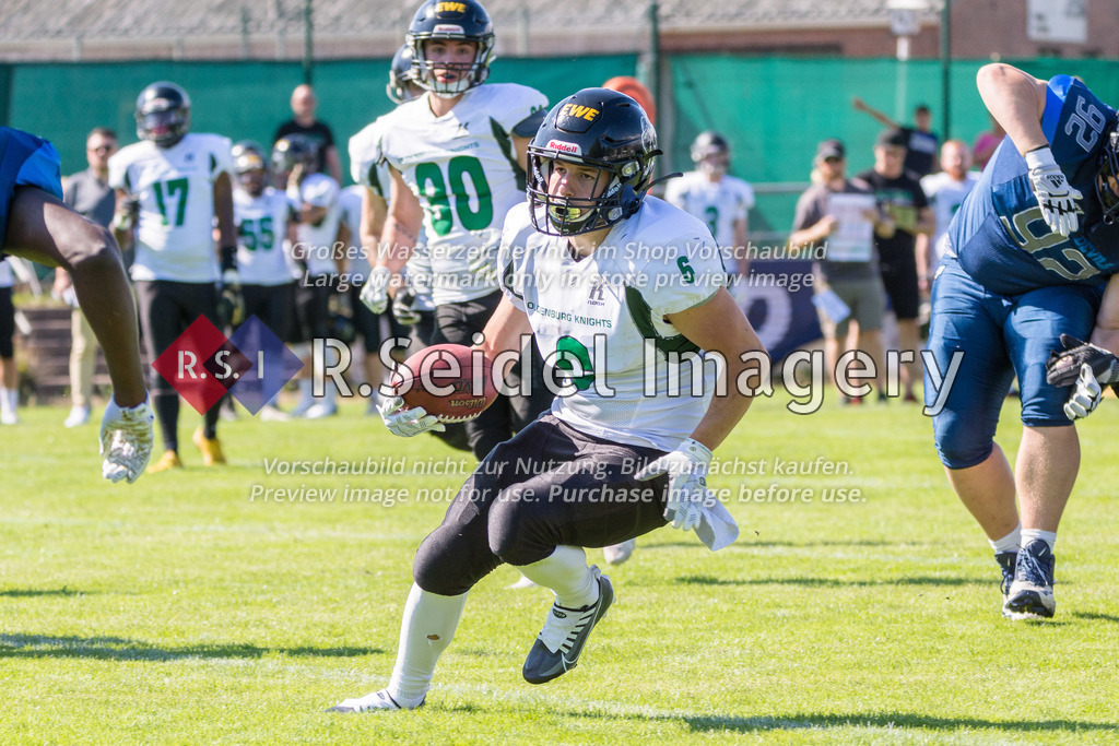 American Football, Saison 2022, Regionalliga Nord, Hamburg Blue Devils - Oldenburg Knights, Dr.-Hermann-Schnell-Sportplatz (Hamburg), 06.08.2022, 07. Gameweek | Nils Bünger (#6, Oldenburg, DE)
