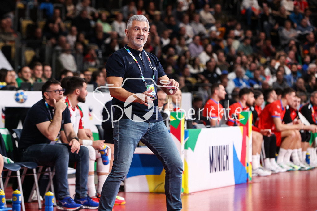 Tschechien - Portugal | Portugal Trainer Paulo PEREIRA in Aktion / Freisteller / Einzelfoto