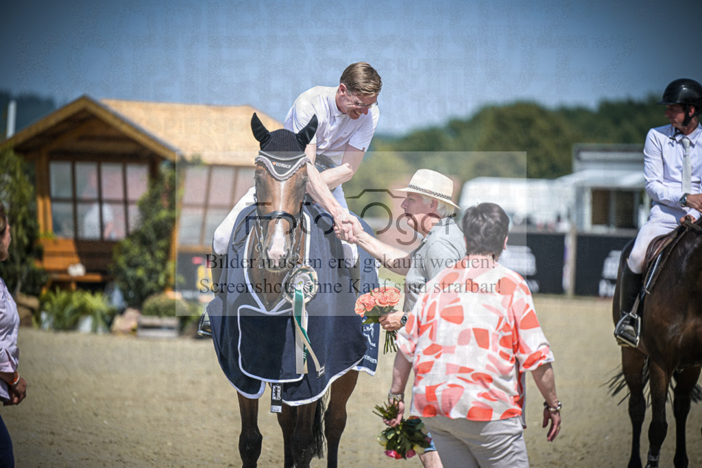 DOS_0018 | Entdecke hochwertige Reitturnierfotos von Foto Oger. Professionell, emotional und authentisch – jetzt Lieblingsmomente im Shop bestellen.Deutschlandweite Turnierfotografie. - Realisiert mit Pictrs.com