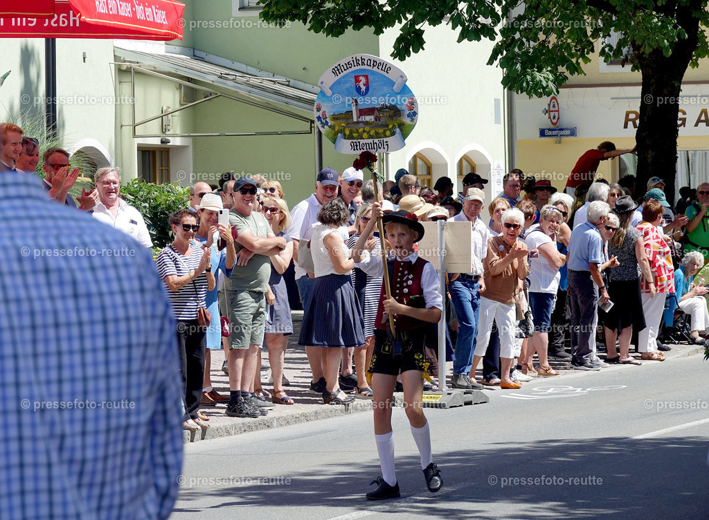 news-2022-Juli17-Musikumzug-Reutte-DSD03297-Memhoelz | Info aus dem Bezirk Reutte/Ausserfern Tirol sowie eine umfangreiche Bilddatenbank über die gesamte Region: Lechtal, Talkessel Reutte, Tannheimertal, Zwischentoren. Lech, Plansee, Zugspitze, Grenztunnel, B179, Fernpassstraße, Verkehr, Lawinen, Tradition, - Realisiert mit Pictrs.com