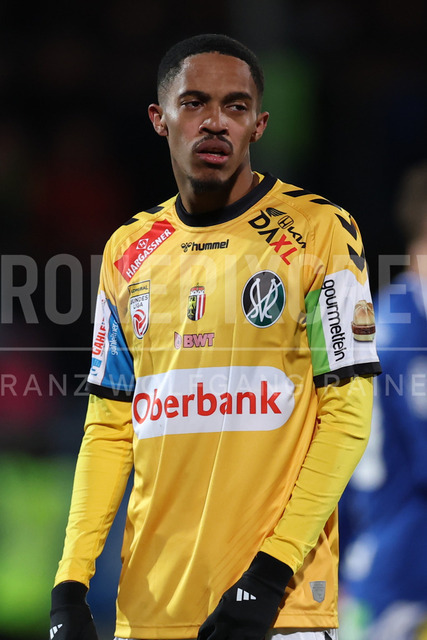 TSV Egger Glas Hartberg vs SV Oberbank Ried – Austrian Bundesliga Match | The image shows Antonio Van Wyk (Ried), at the Bundesliga match TSV Hartberg vs SV Ried at Profertil Arena Hartberg. 22.11.2025
