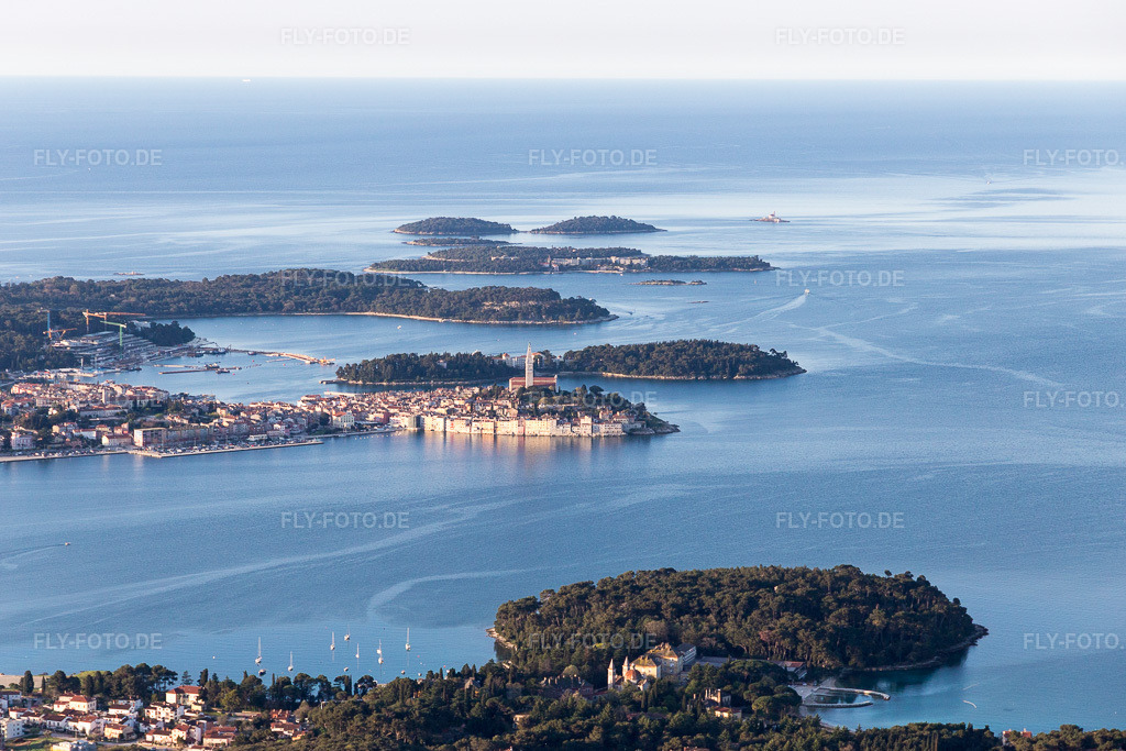 Luftbild: Ortsansicht in Rovinj im Bundesland Gespanschaft Istrien in Kroatien. Foto: IMG_106255.jpg vom 14.04.2018 durch Werner Riehm/FLY-FOTO.de