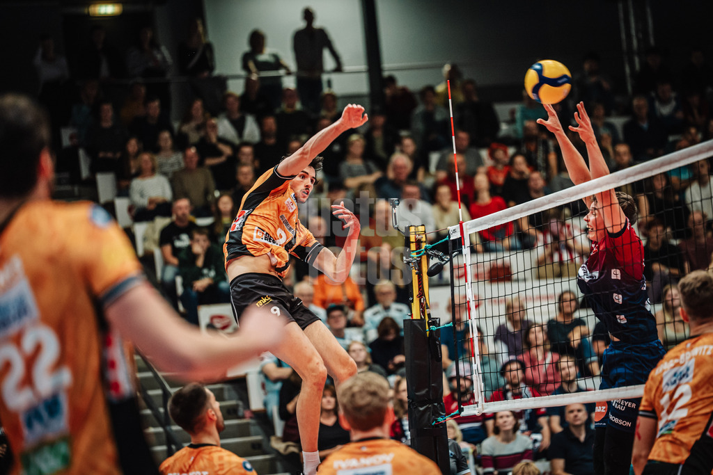 Volleyball | Herren | Saison 2025/2026 | Volleyball Ligacup | Finale | SVG Lüneburg vs. Berlin Recycling Volleys | 12.10.2024 | Nolan Flexen (#9, BERLIN RECYCLING Volleys) beim Angriff