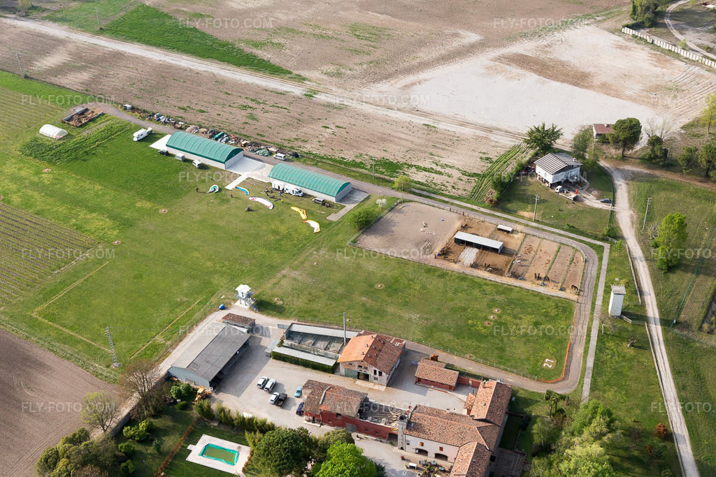 Aerial view: View of the town in Panellia di Sedegliano in the state Friuli Venezia Giulia, Italy.Photo: IMG_098732.jpg taken on 04/07/2017 by Werner Riehm/FLY-FOTO.comResolution of the original: 5472 x 3648 px