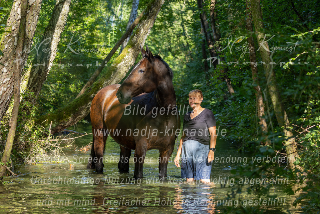 Auswahl_Photographie_Nadja_Kienast__IE_8632-Verbessert-RR | Ich biete Ihnen einzigartige und individuelle Fotoshootings mit Ihren Tieren.
In individuellen Coachings lernen Sie, wie sie von Ihrem Pferd, Ihrer Katze, Ihrem Hund oder einfach Ihrem persönlichen Lieblingstier eindrucksvolle Fotos machen können.