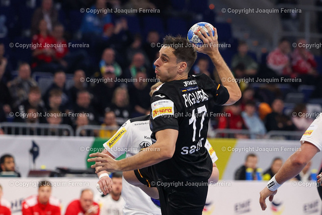 240116_spavsaus._0848 | 2024.01.16 SAP Arena Mannheim, Tuesday 16 January 2024 EHF EURO 2024 PRELIMINARY ROUND – GROUP B Spain - Austria v.l., Wurf von Adrian Figueras Trejo (Spain) - Realisiert mit Pictrs.com