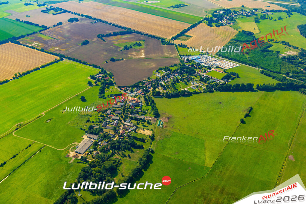 Übersichts Bild Kremmin - Die Luftaufnahme wurde 2025 vom UL-Flugzeug heraus erstellt ( keine Drohnenaufnahme ) - Hochauflösende Luftaufnahme - für Wandbilder und großformatige Ausdrucke geeignet. Das besondere Geschenk!Hier alle&nbsp;Infos zur Lizenzierung der LuftaufnahmeWir fliegen auch dieses Jahr wieder in Ihre Region um Luftbilder zu erstellen.- Luftbild anfragen