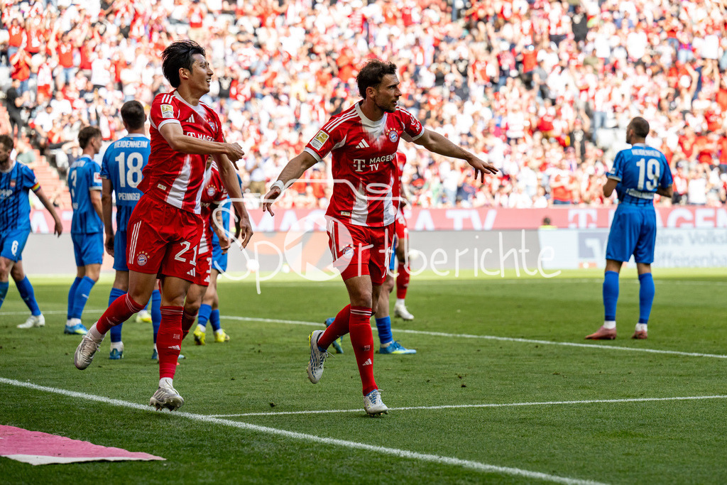 FC Bayern München - 1. FC Heidenheim | MUNICH, GERMANY - 02. MAI: Jubel der Bayern nach dem Treffer zum 2-2 Ausgleich durch Leon GORETZKA (FC Bayern Munich 8) / Tor / Torschuetze / Freude / Happy / während dem Bundesligamatch zwischen dem FC Bayern München und dem 1. FC Heidenheim am 32. Spieltag in der Allianz Arena / DFL REGULATIONS PROHIBIT ANY USE OF PHOTOGRAPHS AS IMAGE SEQUENCES AND/OR QUASI-VIDEO