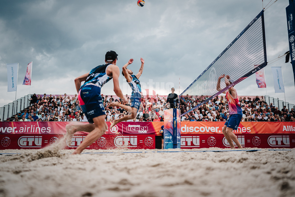 Beachvolleyball | Männer | German Beach Tour 2024 | Tourstop Düsseldorf | 18.05.2024 | Spielszene zeigt Eric Stadie beim Angriff