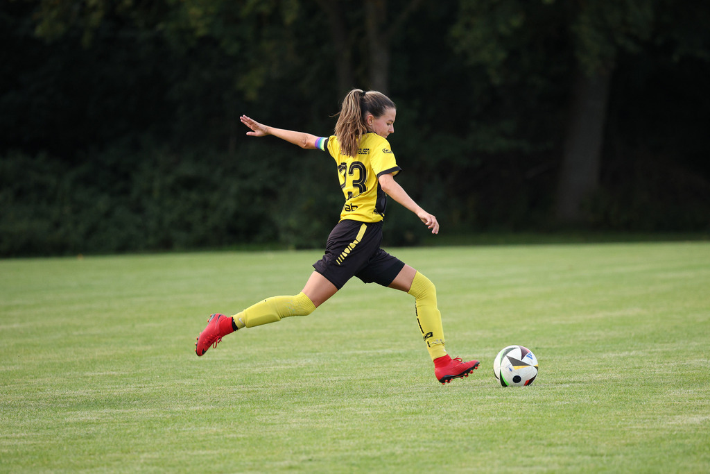 Fußball I FRAUEN I Saison 2025-2026 I Freundschaftsspiel I SGM Ebnat-Waldhausen - 1FC Heidenheim 1846 2 I_250823_5849 | Fotopresso – Sportfotografie in Heidenheim & Umgebung. Professionelle Sportfotografie für unvergessliche Momente. Dynamische Action-Shots, emotionale Szenen & hochwertige Bilder. - Realisiert mit Pictrs.com