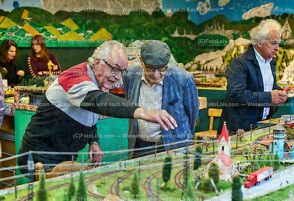 ALP9553_Foederation_Chopin-Ges_Lackenhof_Modellbahn-Etzler | (C)FotoLois.com, Alois Spandl, Föderation der internationalen Chopin-Gesellschafen (deren gibt es weltweit 34) - Zusammentreffen und Sitzung im Vorfeld des XXXIX. Chopinfestivals in der Kartause Gaming und Rahmenprogramm - Ausflug mit dem Bus zum Lunzer See und nach Lackenhof, gemeinsames Abendessen, Do 3. August 2023.