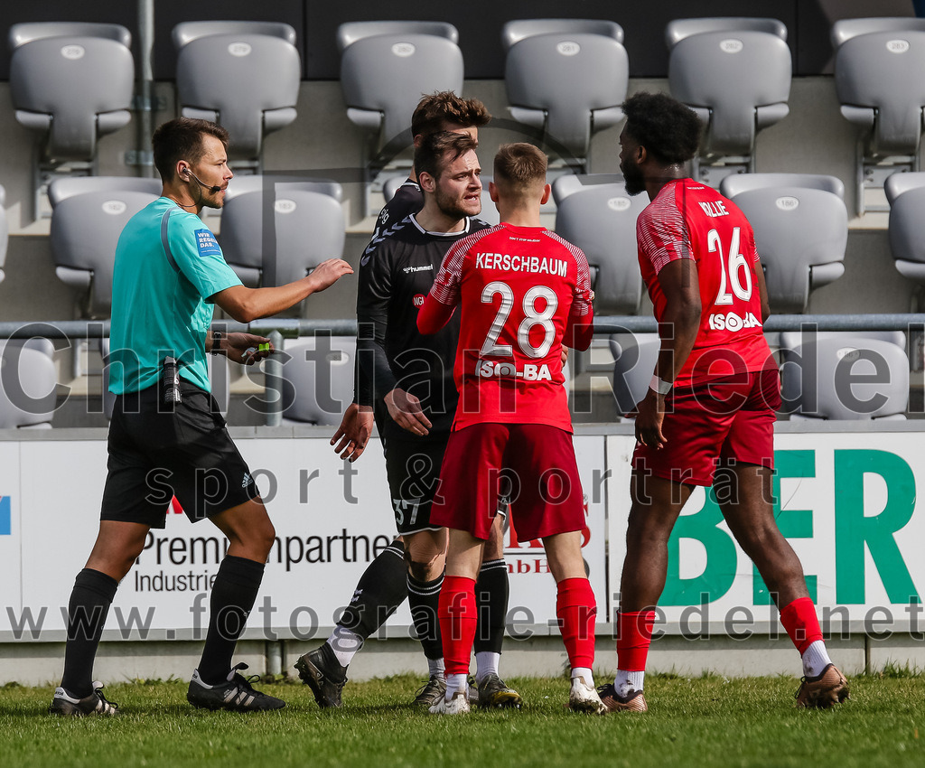 2024-02-24_070_FC_Schwaig_gegen_TSV_1880_Wasserburg | Oberding, Deutschland, 24.02.2024:
Fußball, 2. Runde Qualifikation TOTO-Pokal 2023 / 2024, 1. Spieltag, FC Schwaig gegen TSV 1880 Wasserburg, Endergebnis: 2:3

Schiedsrichter Xaver Fabisch, Tobias Bartl (FC Schwaig, #37), Manuel Kerschbaum (TSV 1880 Wasserburg, #28), Sepp Kollie (TSV 1880 Wasserburg, #26)

Foto: Christian Riedel / fotografie-riedel.net