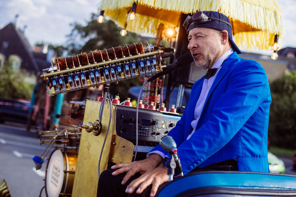 Universal Druckluft Orchester | Das Universal Druckluft Orchester mit Peter Till am Forte Belvedere Leisnig zum Festival Hallo Leisnig 2022. - Realisiert mit Pictrs.com
