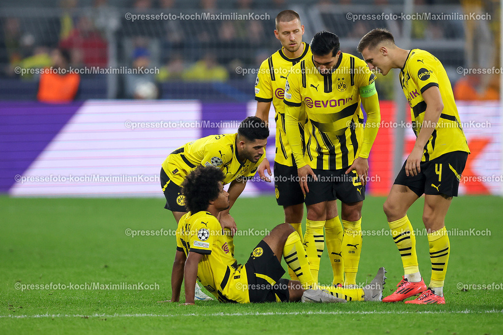BVB01102402189 | 01.10.2024, Fußball, UEFA Champions League, Borussia Dortmund - Celtic Glasgow, 2. Spieltag, Signal Iduna Park, Saison 2024 2025: Karim Adeyemi (BVB #27) muss verletzt das Spielfeld verlassen Verletzung Enttäuschung Enttäuscht Schmerzen