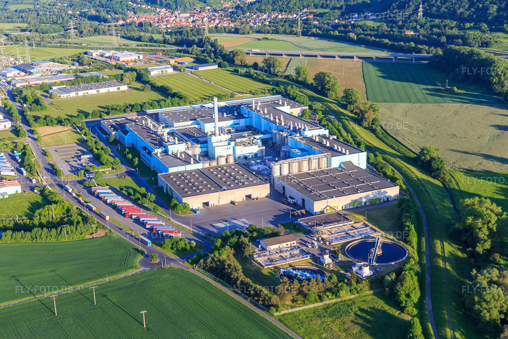 Luftbild: Industriegebiet Eltmann aus Nordwesten mit Papierfabrik Palm GmbH & Co. | Werk Eltmann und Schwarzmüller Deutschland GmbH im Ortsteil Limbach in Eltmann im Bundesland Bayern in Deutschland.Foto: IMG_100121.jpg vom 26.05.2017 durch Werner Riehm/FLY-FOTO.deWerk Eltmann: Palm GruppeWWW.SCHWARZMUELLER.COM