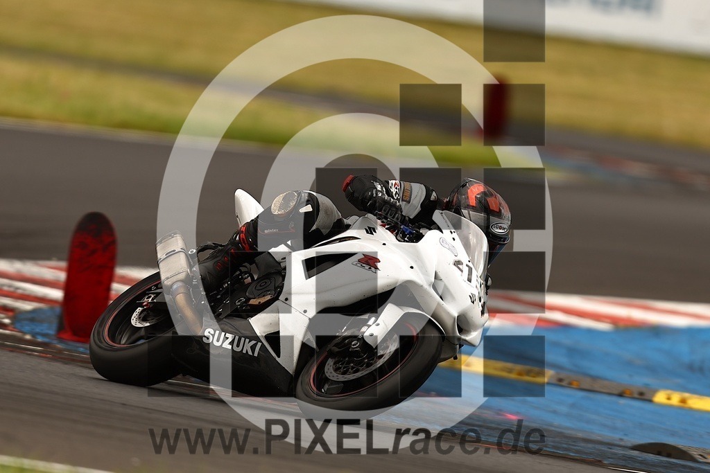 0015-20250729_04582 | Schöne Erinnerungen an spannende Momente - das festzuhalten ist unser Job. PIXELrace.de ist seit 2003 auf den Rennstrecken Europas unterwegs um die Action draußen beim Fahren und die wunderbare Stimmung imm Fahrerlager für euch einzufangen.