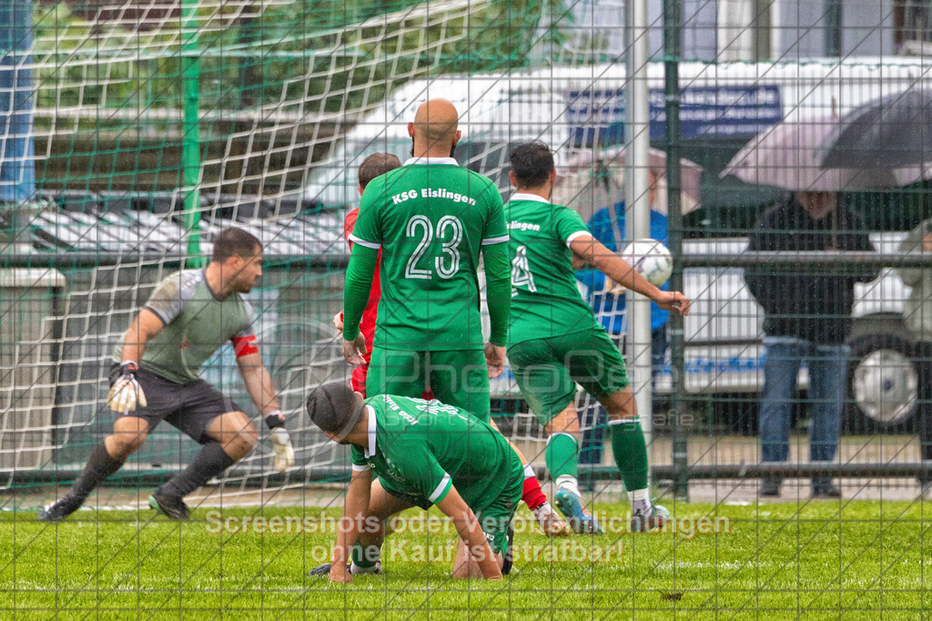 20261011_152117_0072-Bearbeitet_(c)_by_PhotoPeet | #,KSG Eislingen (grün) vs. 1.FC Donzdorf (rot), Fußball, Bezirksliga - Bezirk Neckar/Fils, 07. Spieltag, Saison 2026/2027, Rasensportplatz, Albstraße 69, 73054 Eislingen, 11.10.2026 - 15:00 Uhr,Foto: PhotoPeet / Sport- &amp; Eventfotografie / Peter Harich