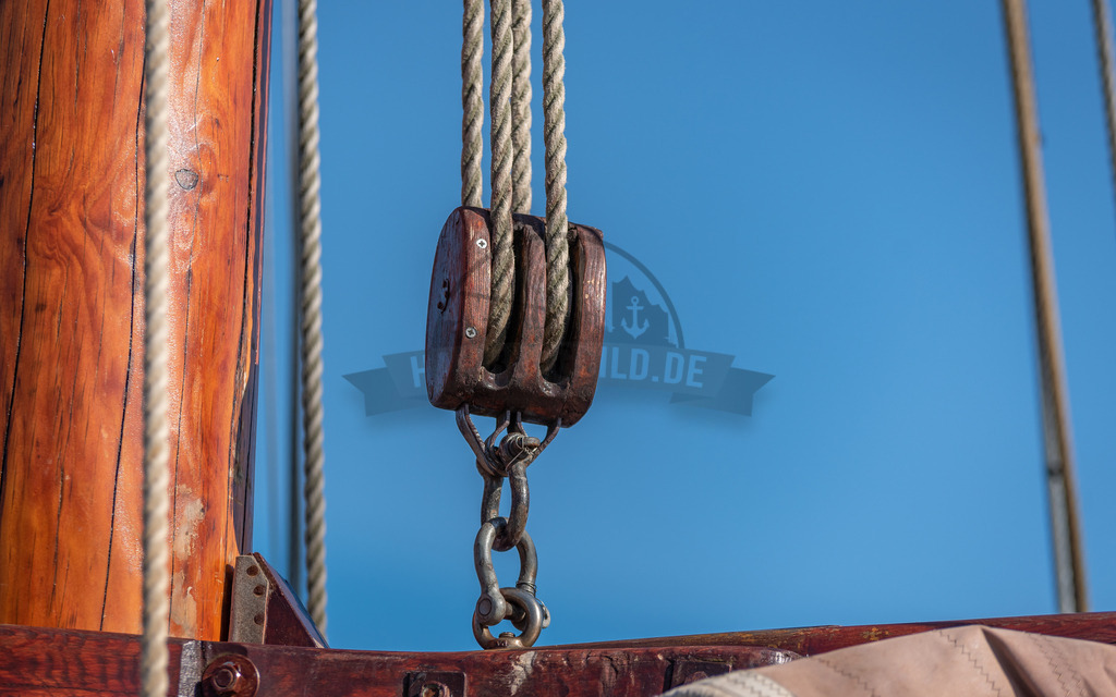 Seil Flaschenzug Schiff Ostsee | Exklusive Hamburg collagen, tolle Segelbilder und viele weitere tolle Motive auf Leinwand, Poster, Alu-Dibond, u.v.m. findet Ihr bei uns auf hamburgbild.de. Findet Euer Wandbild für Euer Zuhause, Büro oder die  Praxis…. - Realisiert mit Pictrs.com