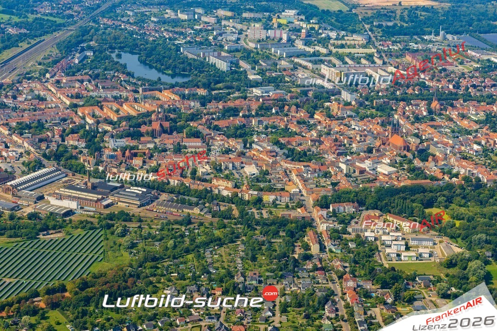Schrägluftbild  Stadtansicht  Stendal - Das Luftbild wurde 2025 vom UL-Flugzeug heraus erstellt (ohne Drohne- keine Drohnenaufnahme ) - Hochauflösende Luftaufnahme -Nicht vergleichbar mit Google Maps oder Satelittenbilder- Die Geschenkidee !Mit Lizenz und Bildrechte bestellbar