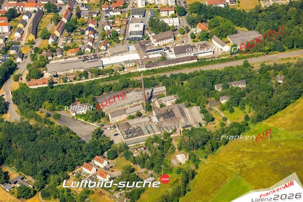 Das Luftbild zeigt : Alte Fabrik Altenstadt an der Waldnaab - Die Luftaufnahme wurde 2023 vom UL-Flugzeug aus erstellt ( keine Drohne ) - Hochauflösende Luftaufnahme - Für grossformatige Ausdrucke geeignet. Die Geschenkidee !Mit Lizenz und Bildrechte bestellbar