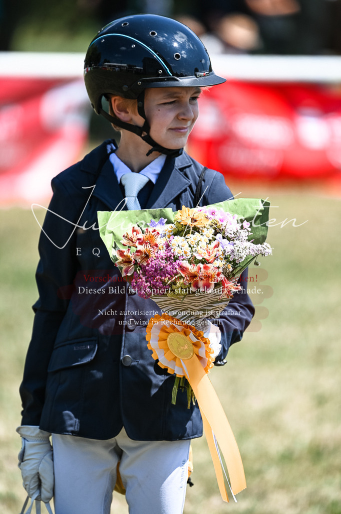 DSC_9939 | Pferde- und Turnierfotografie in Westsachsen. Pferdeportraits, Auftragszeichnungen und intuitive Kunst.
