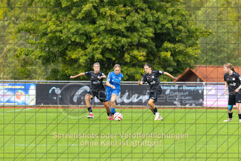 20261010_141117_0401_(c)_by_PhotoPeet | #,1.FC Donzdorf (schwarz) vs. SC Sand (blau), Fußball, EnBW-Oberliga B -Juniorinnen, 05. Spieltag, Saison 2026/2027, Rasenplatz Lautertal Stadion, Süßener Straße 16, 73072 Donzdorf, 10.10.2026 - 14:00 Uhr,Foto: PhotoPeet / Sport- &amp; Eventfotografie / Peter Harich