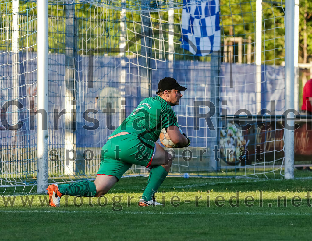 2023-07-14_113_FC_Langengeisling_gegen_FC_Velden-Eberspoint | Erding, Deutschland, 14.07.2023:
Fußball, Bezirksliga Oberbayern Ost 2023 / 2024, Testspiel, FC Langengeisling gegen FC Velden-Eberspoint, Endergebnis: 5:0

Torwart Michael Koch (FC Velden-Eberspoint, #1)

Foto: Christian Riedel / fotografie-riedel.net